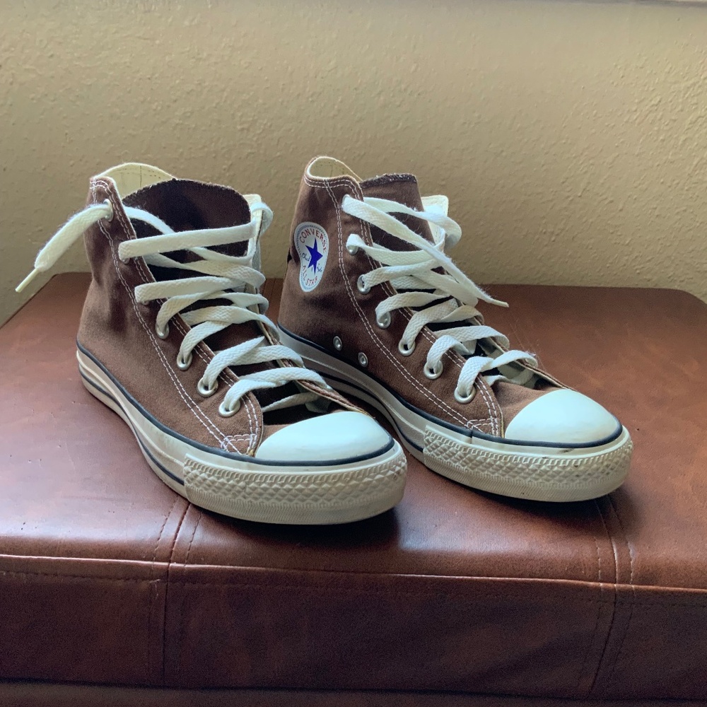 Brown converse, high tops